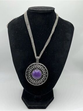 Premier Designs Magnetic Purple Stone Round Pendant Necklace Signed